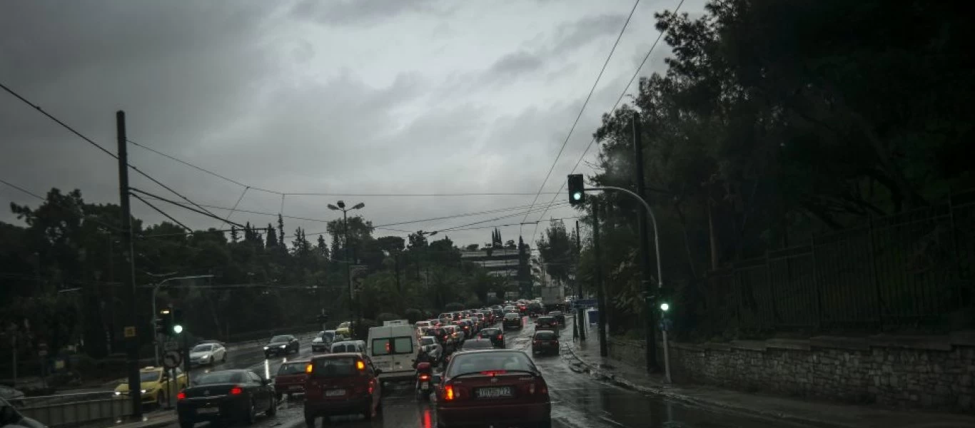 Σφοδρή καταιγίδα έπληξε την Αττική - Χάος στους δρόμους - Μαρούσι, Κηφισιά, Γλυφάδα & Βούλα «κολυμπάνε» (upd)